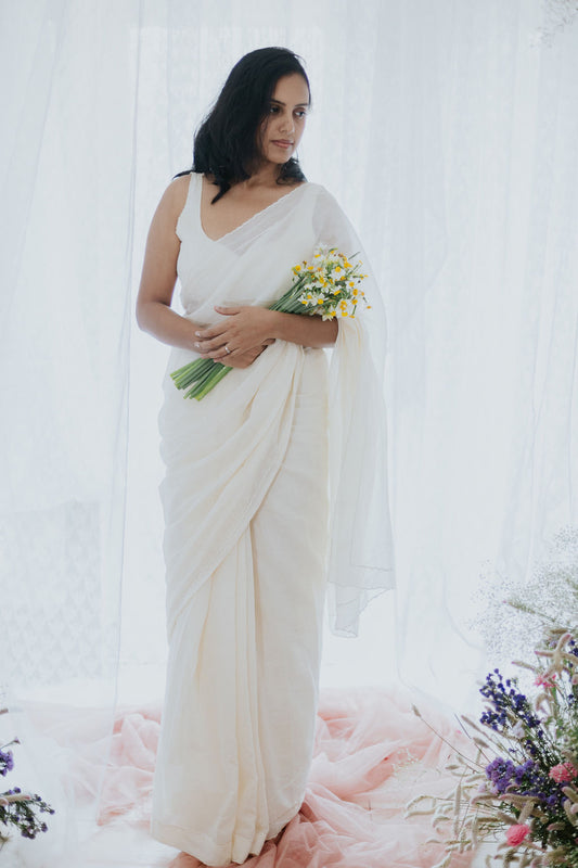 Hanns-vali-Safed Saree
