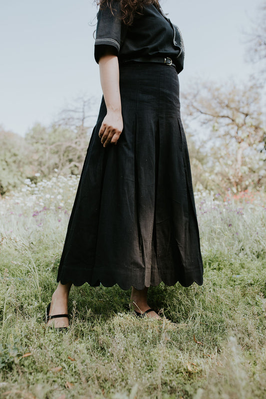 Black Scallop Pleated Skirt
