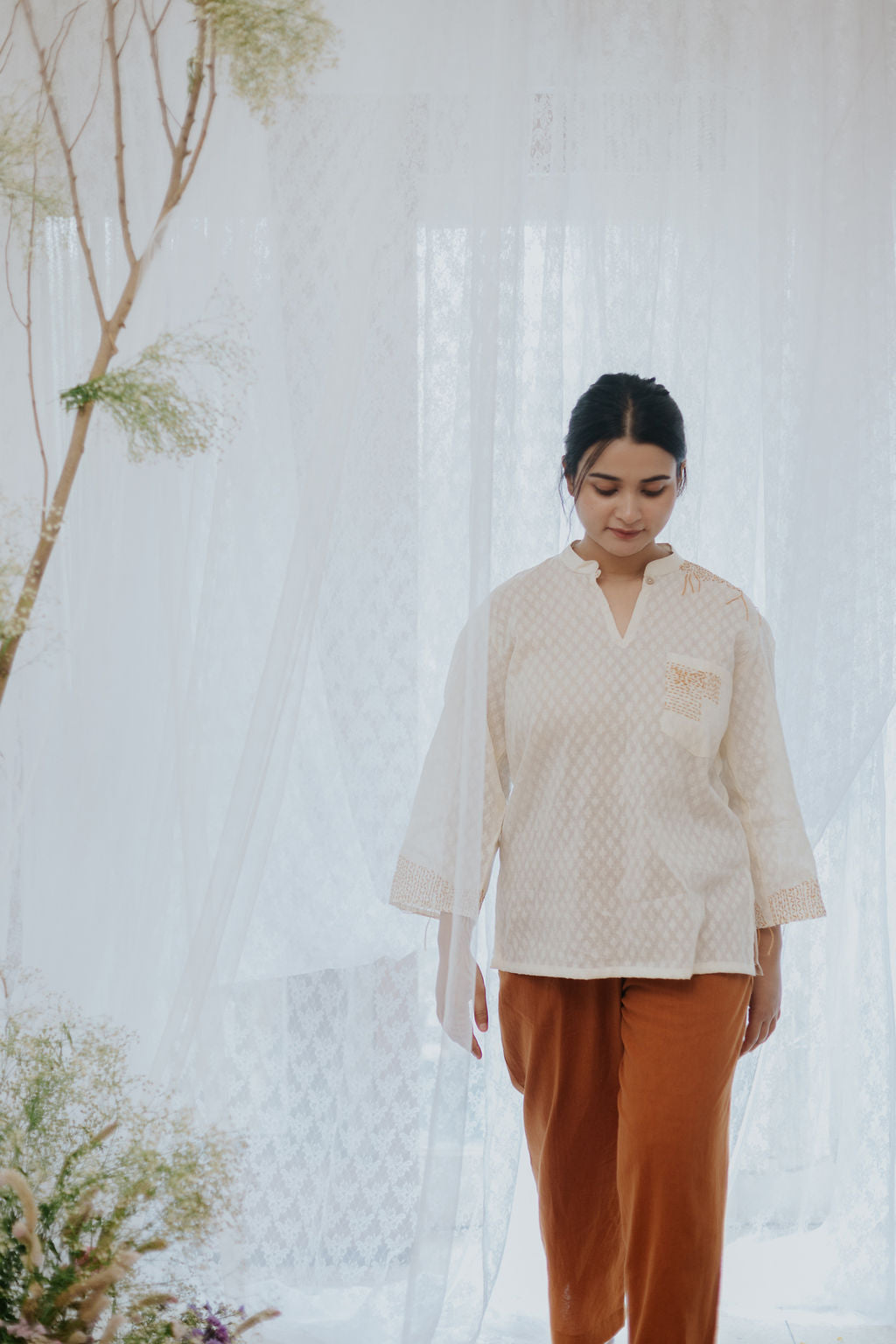 Saadgi Hand-embroidered Kurta