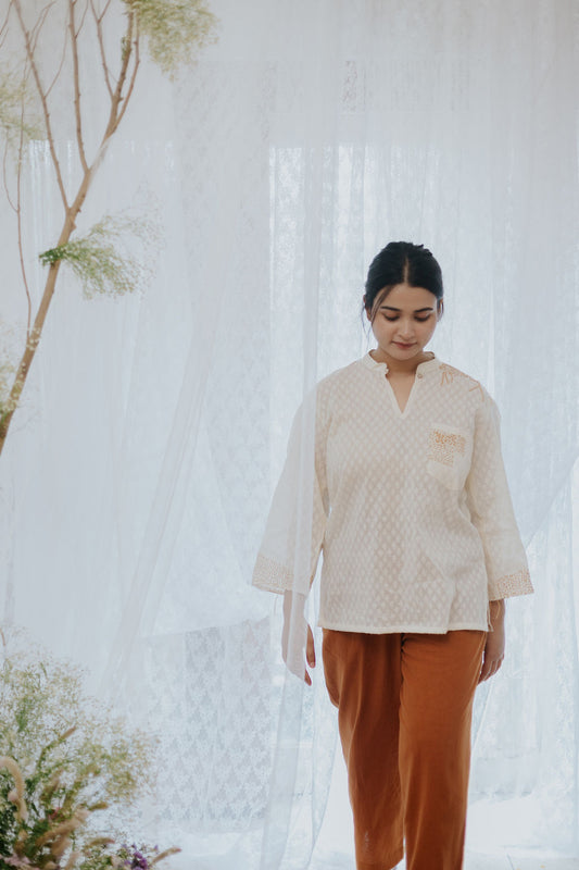 Saadgi Hand-embroidered Kurta