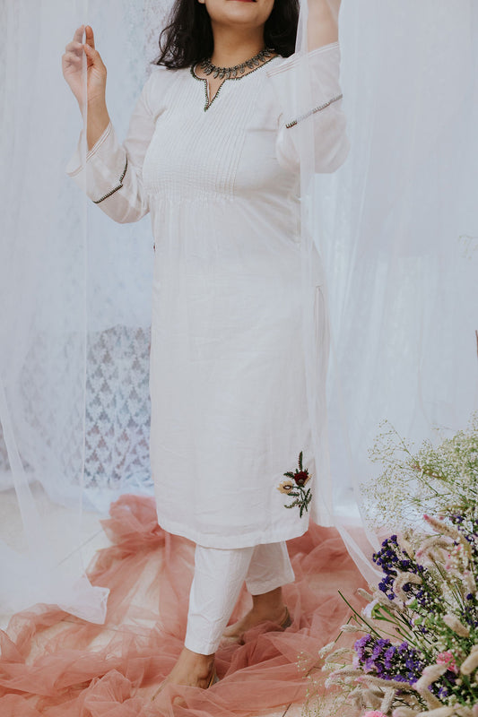 Jashn-e-safed Kurta